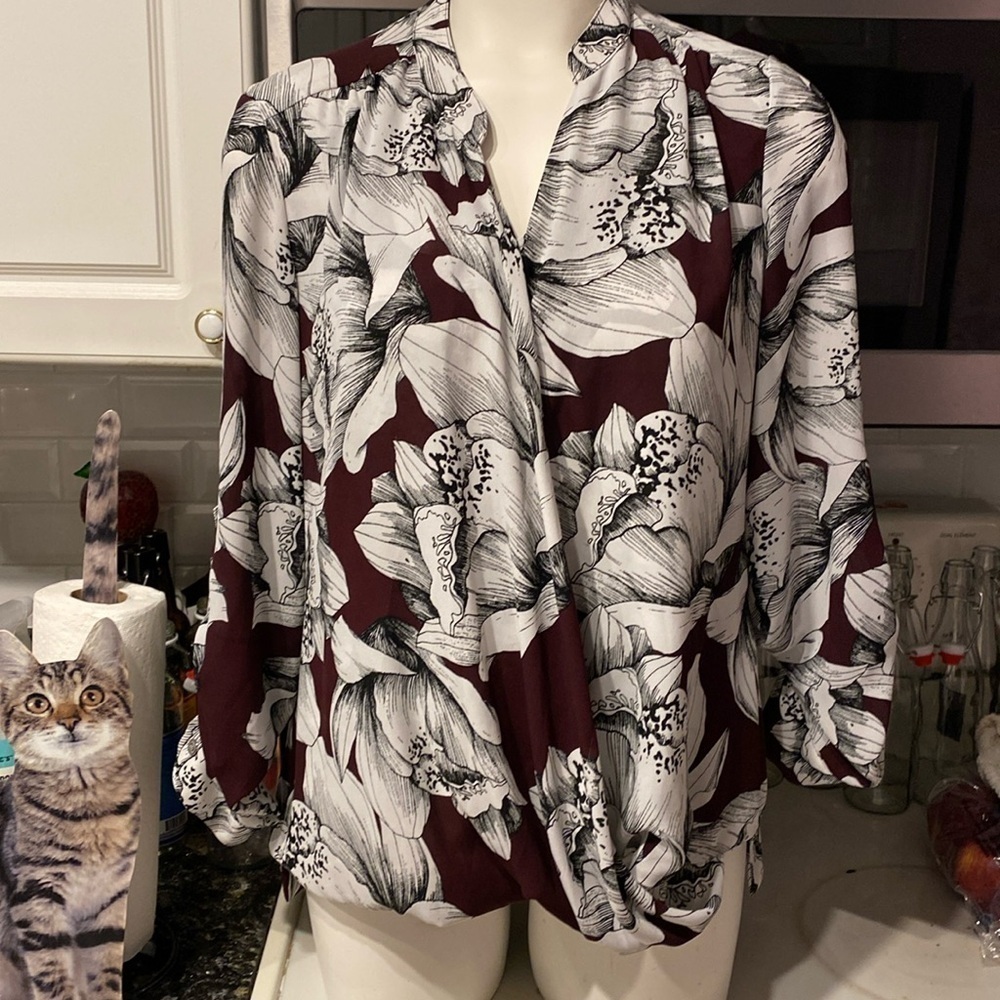N women Alfani floral long sleeve crossover very pretty blouse size 12